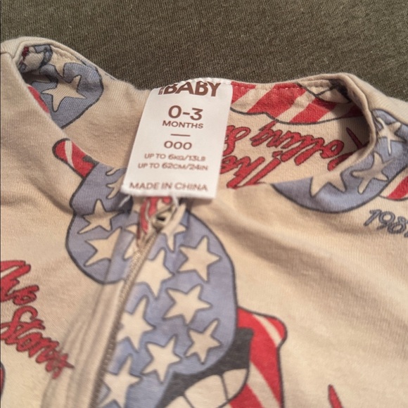 Cotton on baby Rolling Stones onesie size 0-3 month - Picture 5 of 5